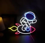 Nordstylee LED Astronaut Neon Sign - Astronauta siedzący na rakiecie 2