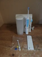 Irygator Oral-B OxyJet MD20 z mikrobąbelkami biały 136 ml 13