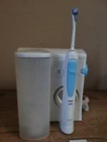 Irygator Oral-B OxyJet MD20 z mikrobąbelkami biały 136 ml 14