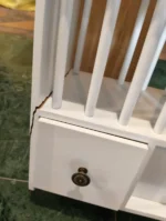Wisząca szafka kuchenna, drewniana, biała 12